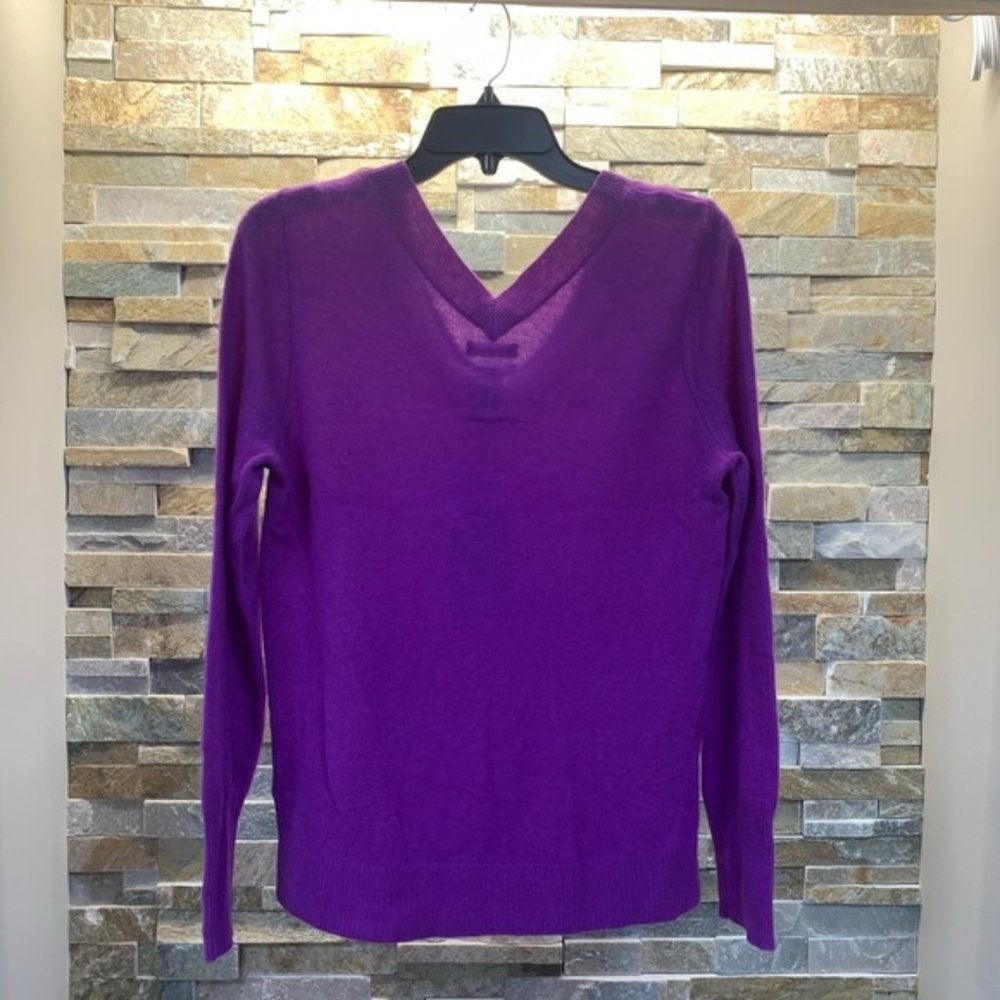 Halogen V-Neck Cashmere Sweater - Picture 4 of 8